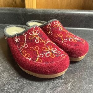 Taos Woolflower Cranberry Clogs